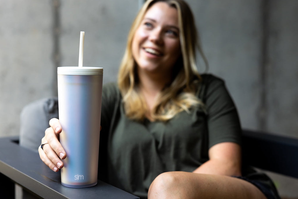 Simple Modern 24 fl oz Double Wall Plastic Classic Tumbler with Straw|Opalescent C393Y
