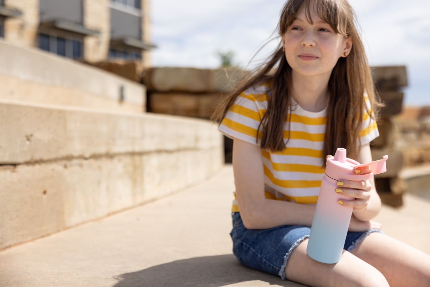 Simple Modern 18 fl oz Insulated Stainless Steel Summit Water Bottle with Covered Silicone Straw Lid | Sweet Taffy C395T