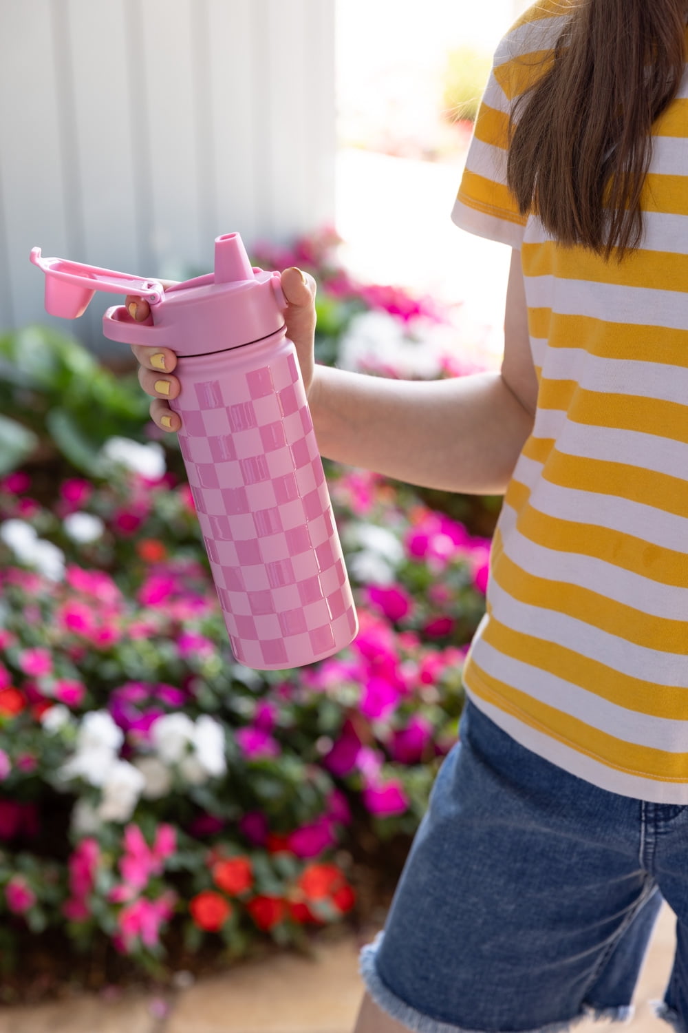 Simple Modern 18 fl oz Insulated Stainless Steel Summit Water Bottle with Covered Silicone Straw Lid | Sweet Taffy C395T